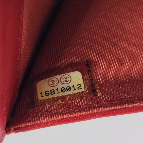 CHANEL Quilted CC Logo Grained CalfSkin Long Trifold Wallet - Picture 4 of 14